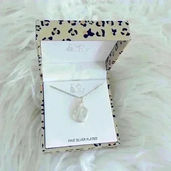 EVA & LiLy Necklace- New in Box - Picture 1 of 6